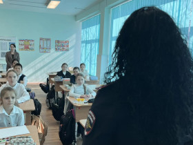 Профилактические беседы с инспектором по профилактике конфликтов, травли в школьной среде.