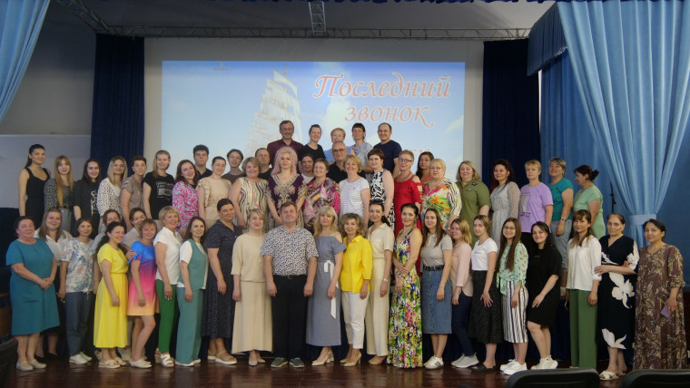 Директор лицея покинул свой пост.